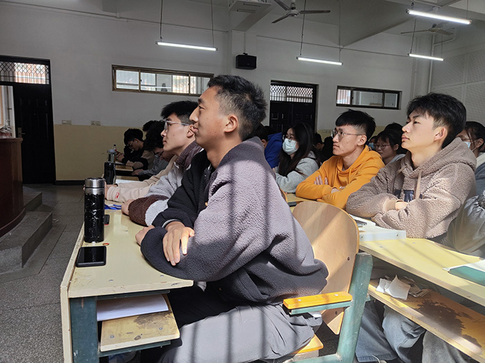 betway必威中文版官网“青马工程”培训班召开第一次班会网络新闻(1).jpg