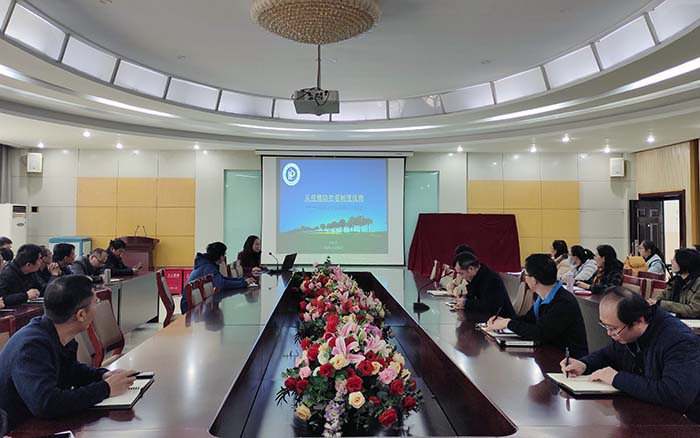 betway必威中文版官网举办《从疫情防控看制度优势》专题教育报告1.jpg