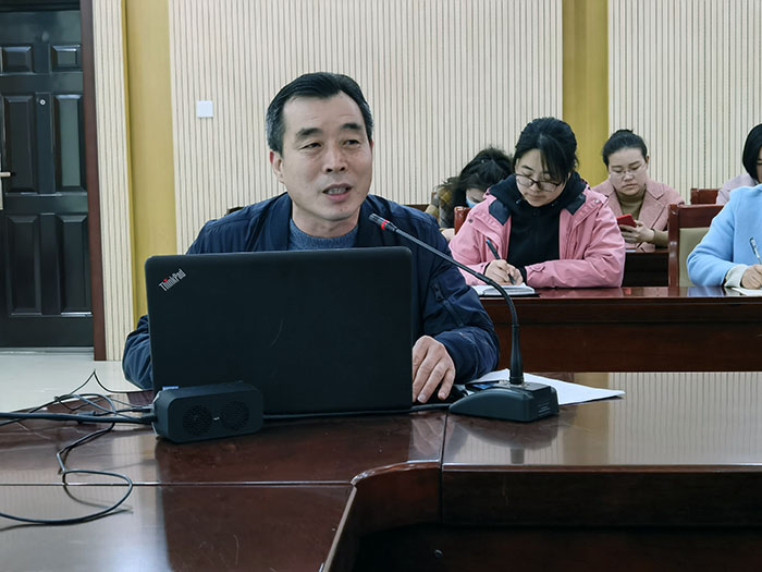 betway必威中文版官网召开《深化新时代教育评价改革总体方案》学习培训会2.jpg